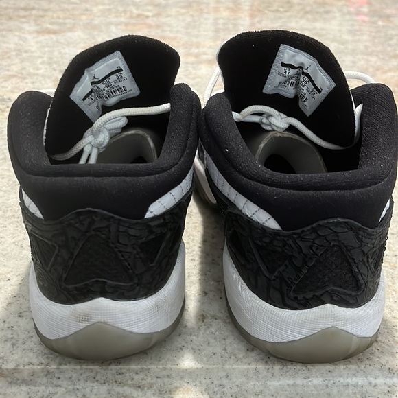 Jordan 11 Low IE - Picture 7 of 11